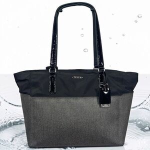 Tumi voyager shoulder bag. 💗